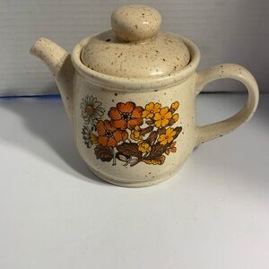 Sadler Floral Cream Teapot